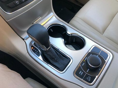 Used 2016 Jeep Grand Cherokee Limited w/ Trailer Tow Group IV AWD/4WD image 29