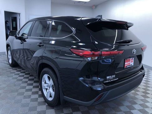 Certified 2023 Toyota Highlander L image 12