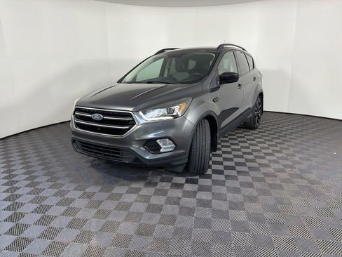 Used 2018 Ford Escape SE w/ SE SYNC Package FWD image 11