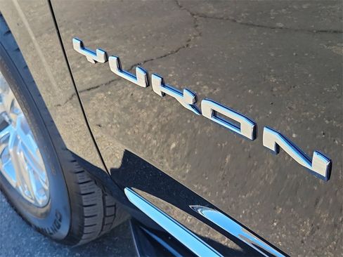 Used 2023 GMC Yukon XL SLT w/ SLT Luxury Package image 33