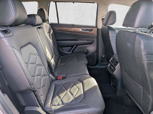 Used 2025 Volkswagen Atlas SE image 15