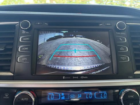 Used 2019 Toyota Highlander Plus w/ Protection Package #3 AWD/4WD image 33