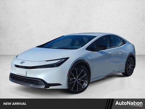 Certified 2025 Toyota Prius XLE image 1