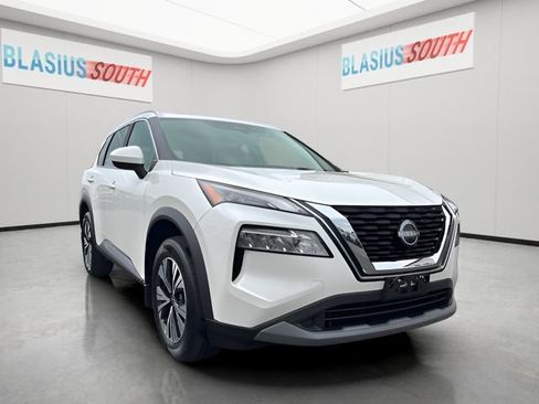 Used 2023 Nissan Rogue SV w/ SV Premium B Package AWD/4WD image 1
