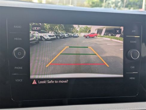 Used 2025 Volkswagen Taos SE image 18