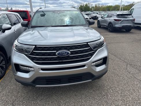 Used 2023 Ford Explorer XLT w/ Equipment Group 202A AWD/4WD image 29