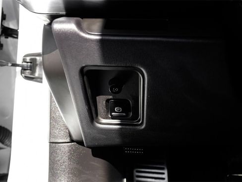 Used 2024 Chevrolet Corvette Stingray Coupe w/ 1LT image 27