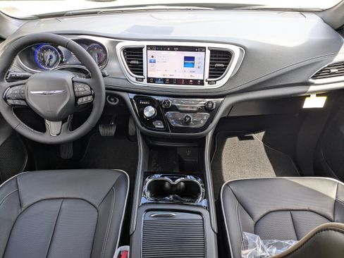 New 2026 Chrysler Pacifica Limited image 14