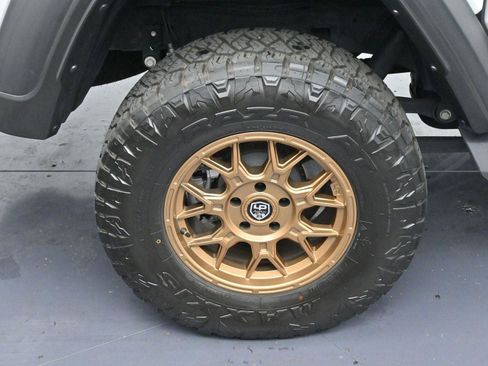 Used 2024 Jeep Gladiator Sport image 27