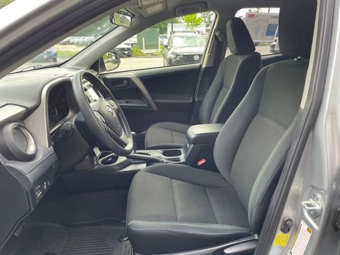 Used 2018 Toyota RAV4 LE AWD/4WD image 12