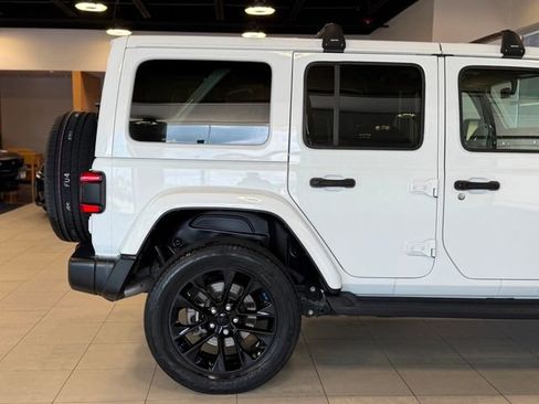Used 2022 Jeep Wrangler Unlimited Sahara w/ Cold Weather Group AWD/4WD image 17