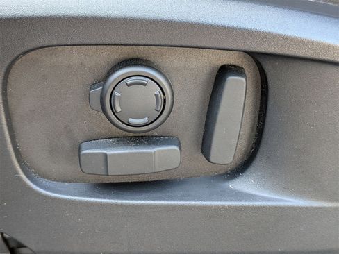 Used 2023 Land Rover Defender 90 S image 16