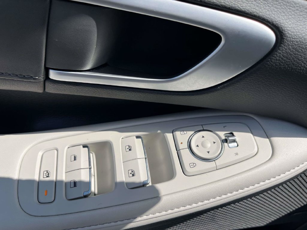 Certified 2025 Hyundai Sonata Limited FWD image 15