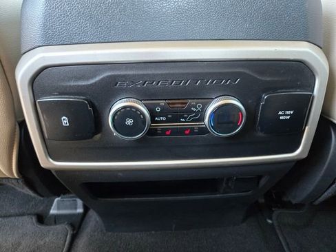 Used 2023 Ford Expedition Limited AWD/4WD image 14
