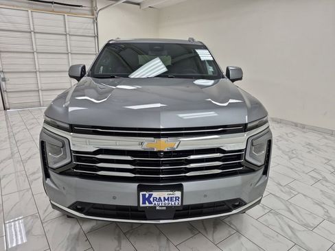 New 2026 Chevrolet Suburban LT image 32