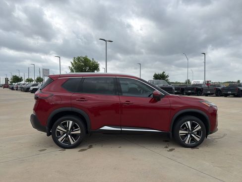 Used 2023 Nissan Rogue SL w/ SL Premium Package FWD image 6