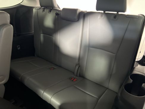 Used 2022 Toyota Highlander XLE AWD/4WD image 27