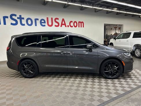 Used 2022 Chrysler Pacifica Touring-L w/ S Appearance Package FWD image 13