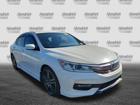 Used 2017 Honda Accord Sport image 2