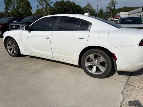 Used 2017 Dodge Charger SXT RWD image 29