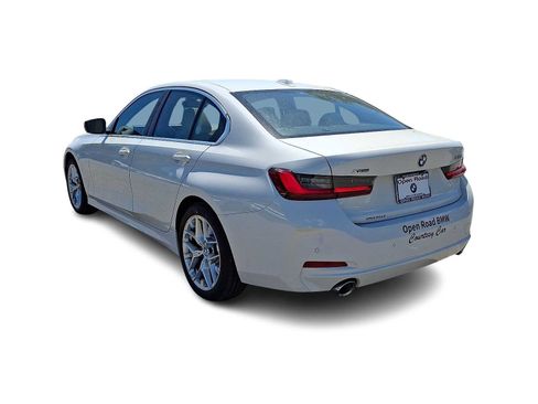 Used 2025 BMW 330i xDrive Sedan w/ Convenience Package AWD/4WD image 4