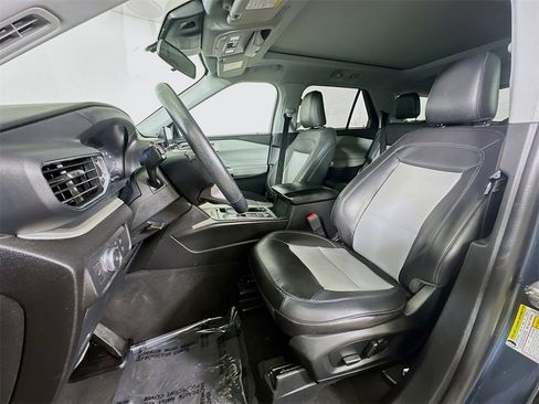 Used 2022 Ford Explorer XLT w/ Equipment Group 202A image 16