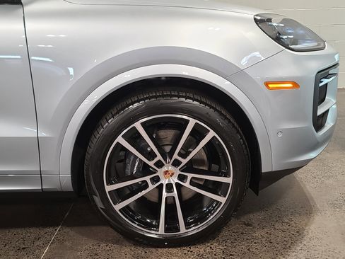 New 2026 Porsche Cayenne image 9