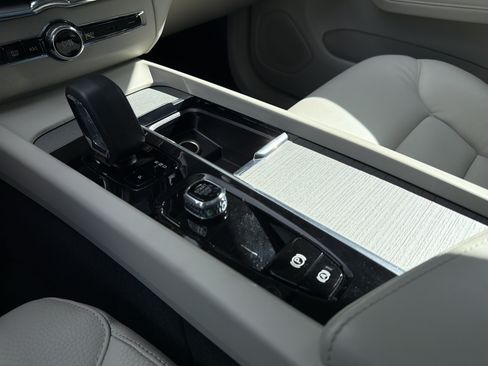 Certified 2024 Volvo XC60 B5 Plus AWD/4WD image 26