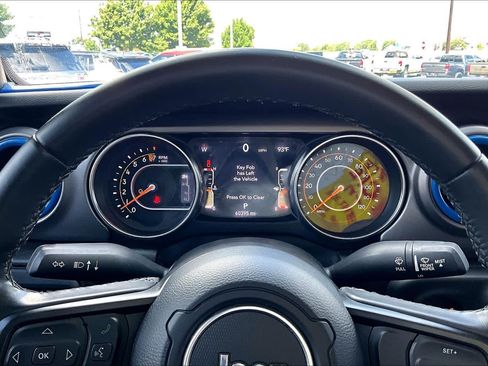 Used 2022 Jeep Gladiator Sport AWD/4WD image 25