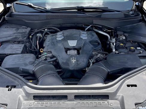 Used 2018 Maserati Levante AWD/4WD image 30