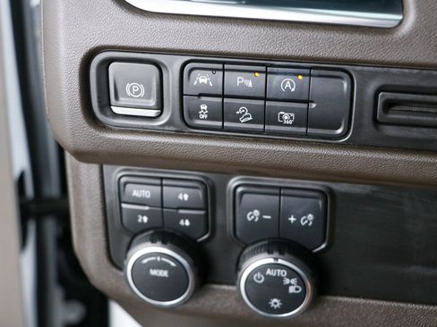 Used 2023 Chevrolet Tahoe Z71 w/ Luxury Package AWD/4WD image 23