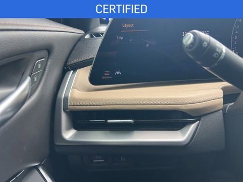 Used 2024 Cadillac XT4 Luxury w/ Cold Weather Package FWD image 14