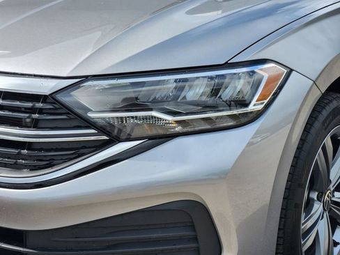 Used 2024 Volkswagen Jetta SE FWD image 6