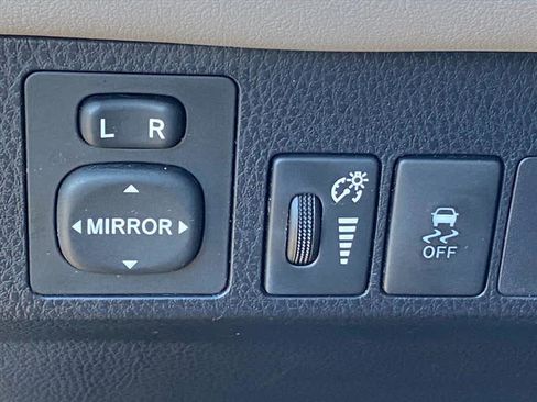 Used 2014 Toyota RAV4 XLE image 14