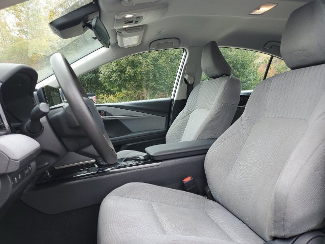 Used 2025 Toyota Camry LE FWD image 5