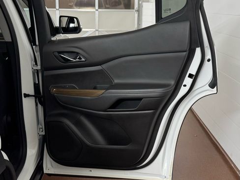 Used 2023 GMC Acadia SLE w/ Driver Convenience Package image 40