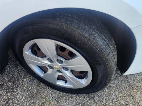 Used 2018 Chevrolet Cruze LS image 10