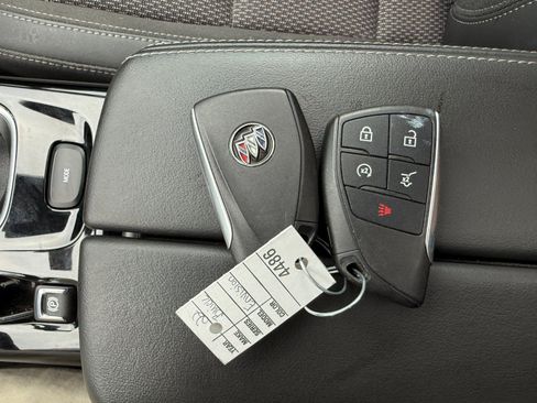 Used 2022 Buick Envision Preferred AWD/4WD image 38