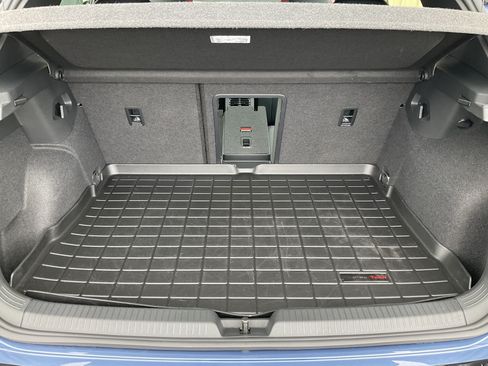Used 2025 Volkswagen GTI SE FWD image 40