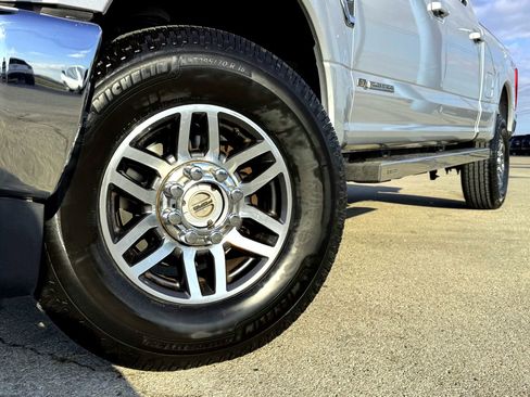 Used 2017 Ford F250 Lariat image 2