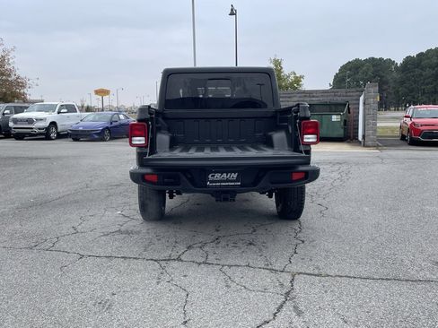 Used 2023 Jeep Gladiator Sport image 7