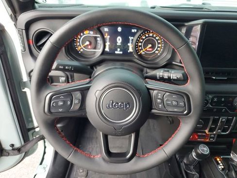 Used 2024 Jeep Wrangler Unlimited Rubicon AWD/4WD image 19