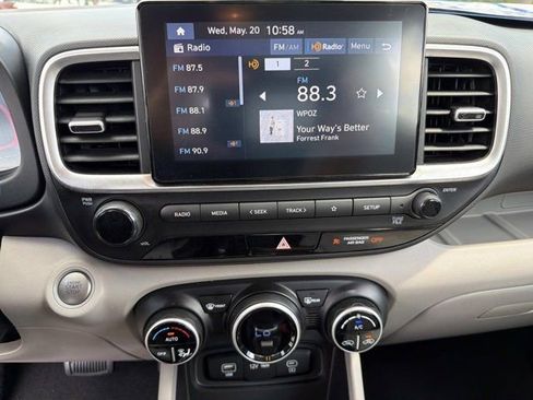 Used 2025 Hyundai Venue SEL FWD image 26