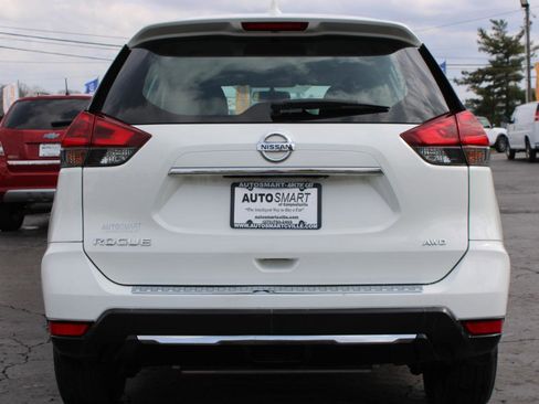 Used 2018 Nissan Rogue S image 5