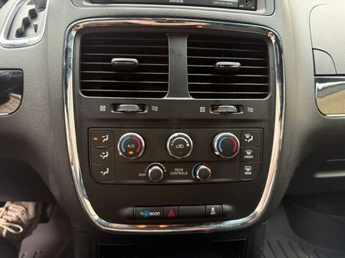 Used 2017 Dodge Grand Caravan SE FWD image 21