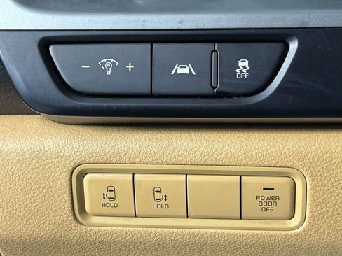 Used 2022 Kia Carnival LX image 28