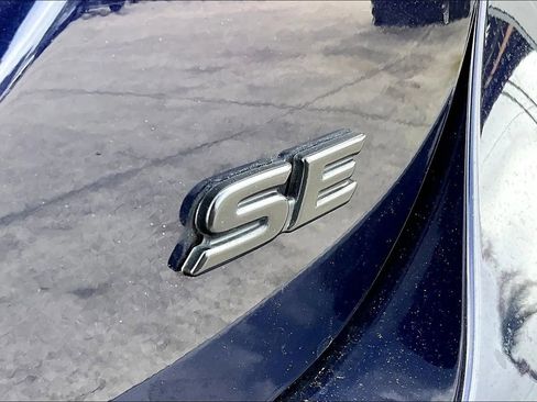 Used 2022 Toyota Camry SE w/ Cold Weather Package FWD image 21