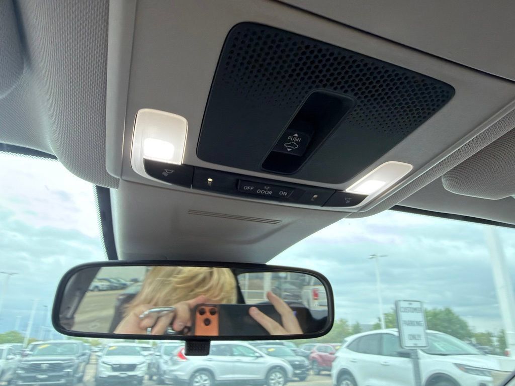 Used 2024 Honda CR-V EX image 17