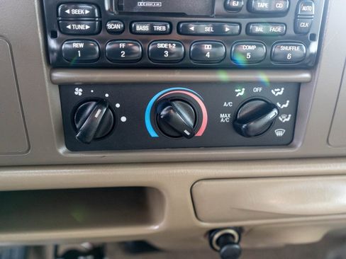 Used 2000 Ford F250 Lariat image 18