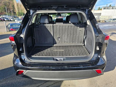 Certified 2022 Toyota Highlander XLE image 14